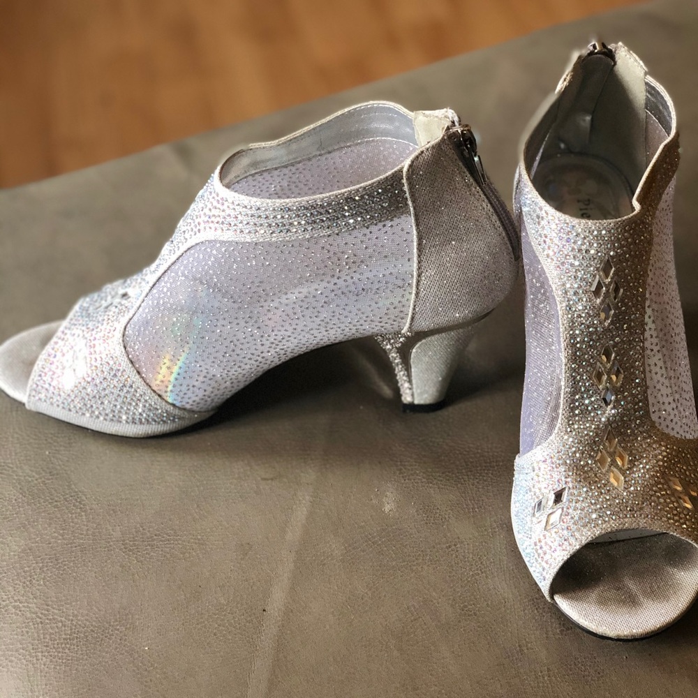 Prom shoes ❤️🖤 - Picture 2 of 5